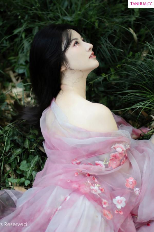 陈诗诗 诗诗 [XiuRen]高清写真图 2024.09.02 No.9100 诗诗kiki 美臀性感第8张图片